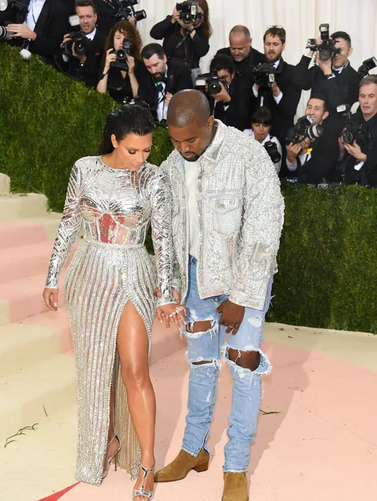 Tingkah Kanye yang semakin tidak terkontrol membuat Kim makin muak. Bahkan, Kanye juga telah memecat staf Kim. Hal itu dilakukan karena Kanye cemburu dengan stafnya tersebut. (AFP/Bintang.com)