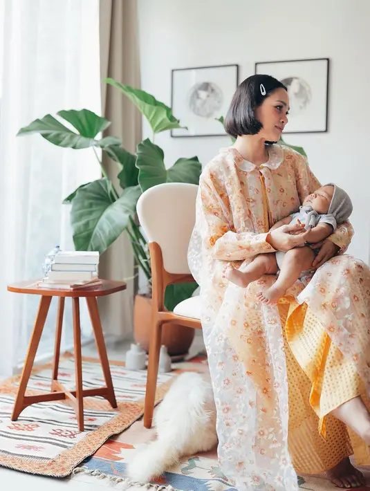 “Bahwa tanpa kegelapan kita enggak akan mengerti apa artinya terang,” sambung ibunda Anaku Askara Biru dan Anaku Tarisma Jingga. Tak lupa, Andien berterima kasih untuk diri sendiri. (Instagram/andienaisyah)