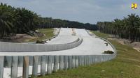 Presiden Joko Widodo (Jokowi) melakukan peninjauan proyek Tol Pekanbaru-Bangkinang (dok: PUPR)
