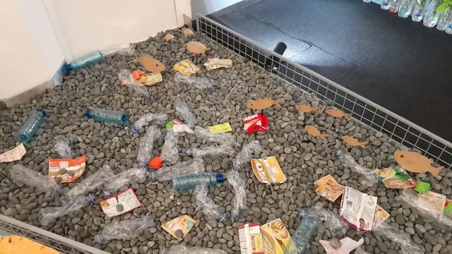 Sampah Plastik dan Botol Bekas