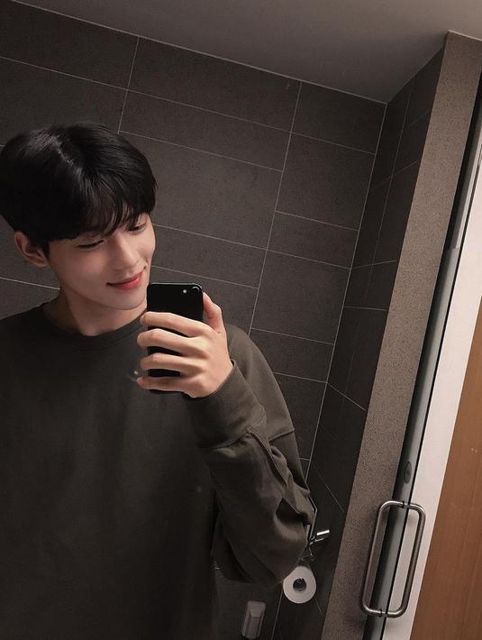 Meskipun baru berusia 22 tahun, tetapi kemampuan berakting Moon Sang Min mampu membuat penonton terpukau. (FOTO: instagram.com/_sangmxn_/)