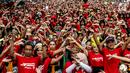Penari menampilkan tarian khas Indonesia saat car free day (CFD) di Jalan Sudirman, Jakarta, Minggu (4/8/2019). Sebanyak 2.000 penari menampilkan 10 tarian khas Indonesia untuk menyatukan masyarakat yang sempat terpecah belah sehabis Pemilu 2019. (Liputa6.com/JohanTallo)