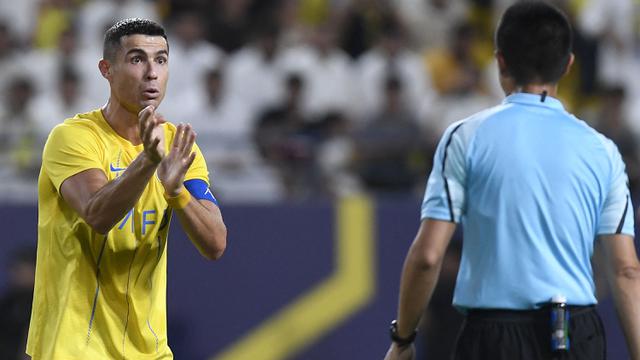 Foto: Momen Cristiano Ronaldo Marah-Marah ke Wasit saat Laga Al-Nassr Vs Al-Ahli Dubai di Babak Play Off Liga Champions Asia