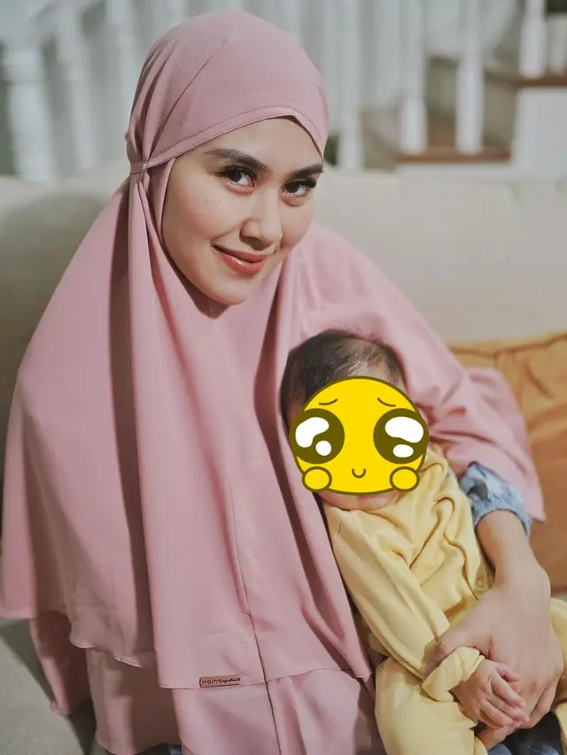 7 Potret Syahnaz Sadiqah Tampil Berhijab, Curi Perhatian Netizen