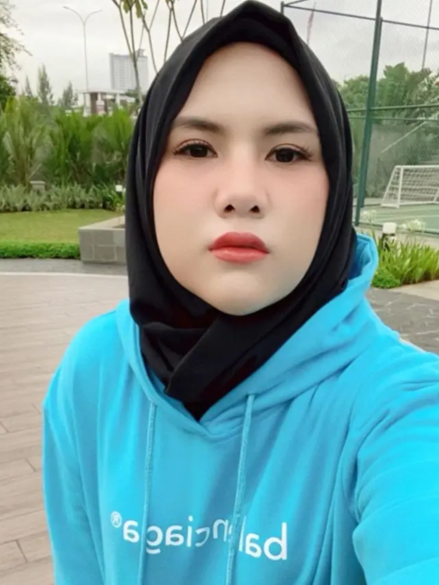 Akui Nyaman Berhijab, Ini 6 Potret Terbaru Evelyn Nada Anjani