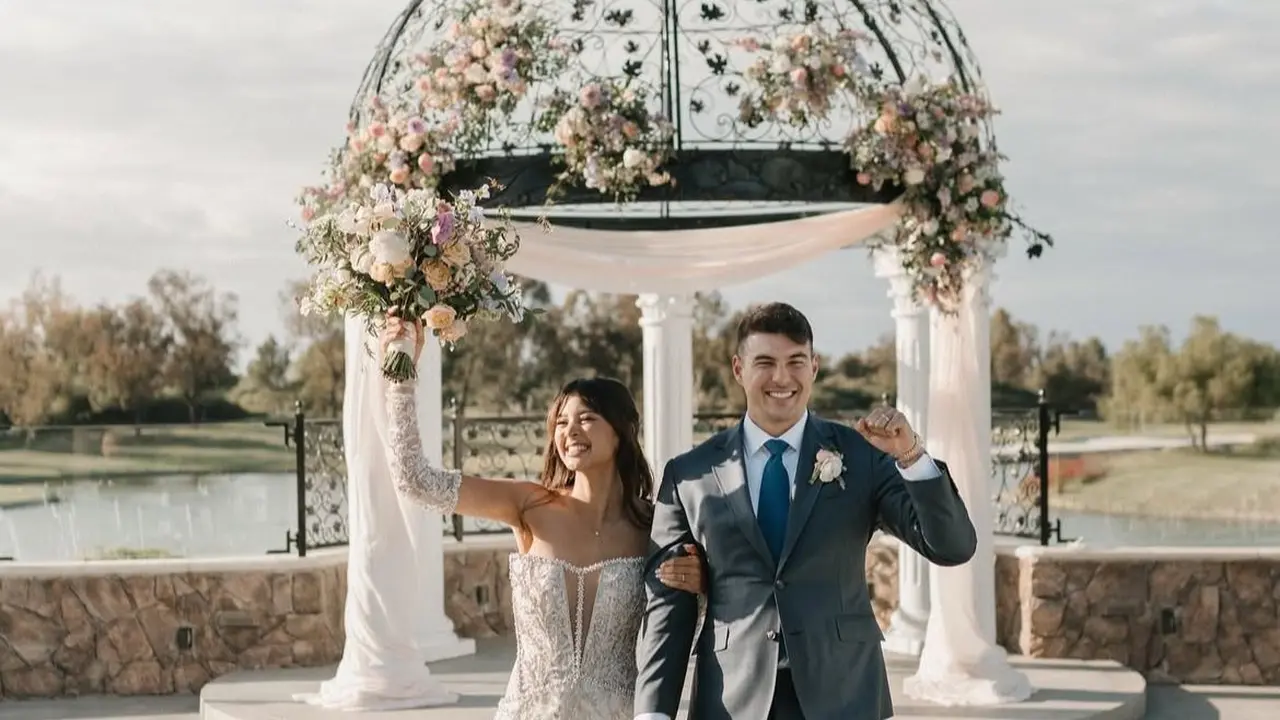 Momen Bahagia Aurelie Moeremans dan Tyler Bigenho di Hari Pernikahan (Instagram/@aurelie)