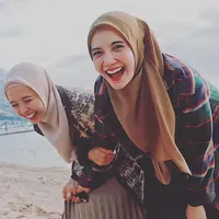 Laudya Cynthia Bella dan Zaskia Sungkar (Sumber: Instagram//laudyacynthiabella/zaskiasungkar15/)