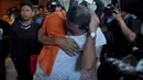 Pihak keluarga dari mantan Walikota Makassar Ilham Arief Sirajuddin menyambut bahagia dan haru keputusan hakim yang mengabulkan gugatan praperadilan, Jakarta,  Selasa (12/05/2015). (Liputan6.com/Andrian M Tunay)