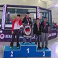 Dua atlet muda asal Kota Sukabumi saat raih medali emas dalam laga Indonesia Bela Diri Campuran Amatir Mix Martial Art (IBCA-MMA) Kejuaraan Nasional (Liputan6.com/Fira Syahrin).