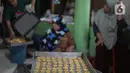 Kue kering ini menjadi hidangan yang dicari masyarakat saat bulan Ramadhan dan Idul Fitri. (Liputan6.com/Herman Zakharia)