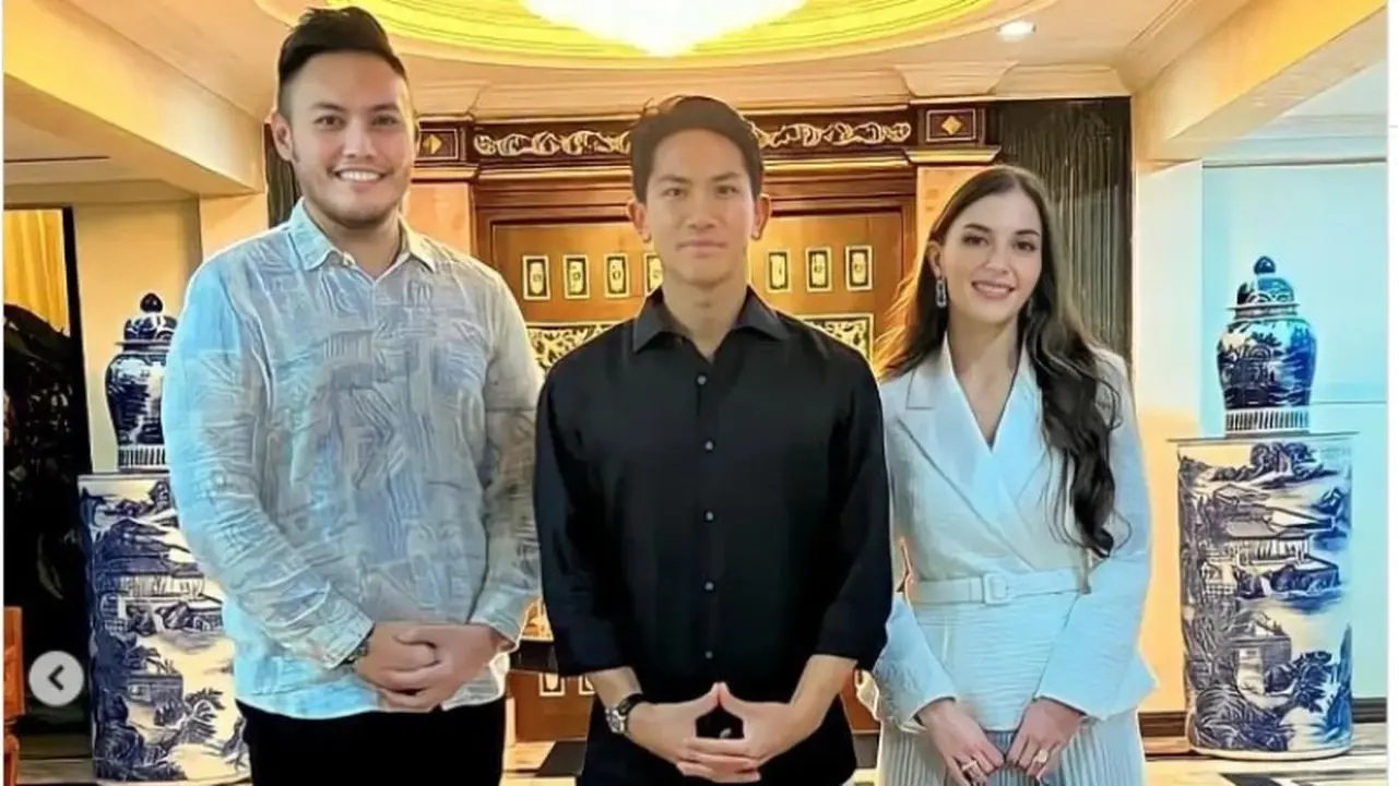Dampingi Pangeran Mateen Makan Malam Bareng Keluarga, Anisha Rosnah Pakai Outfit Mewah Seharga Ratusan Juta Rupiah.
