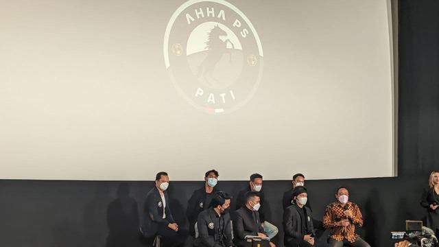 Atta Halilintar dan Putra Siregar meluncurkan AHHA PS Pati FC.