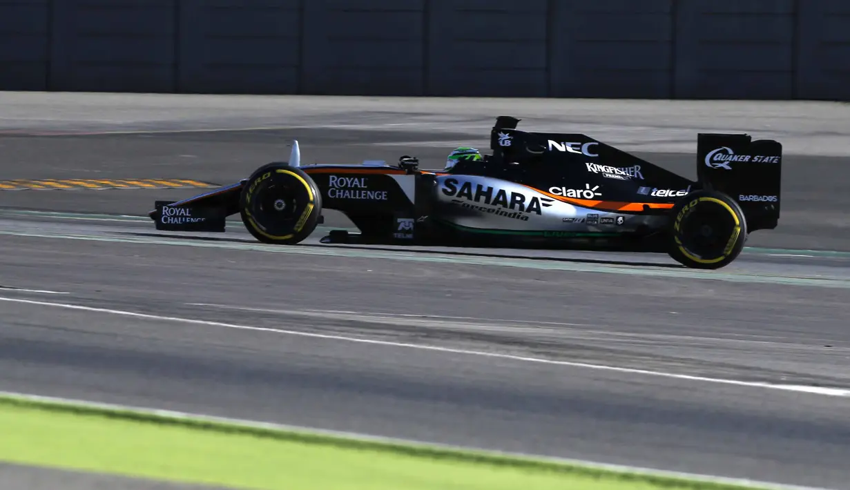 Pebalap Force India, Nico Hulkenberg memiliki catatan waktu tercepat yaitu 1m25,336s dari 121 lap  pada sesi tes pramusim kedua di Sirkuit Catalunya, Barcelona, selasa (2/3/2016) malam WIB.  (REUTERS/Sergio Perez)