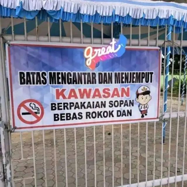 6 Tulisan Typo di Spanduk Sekolah Ini Nyeleneh, Bikin Murid Tepuk Jidat