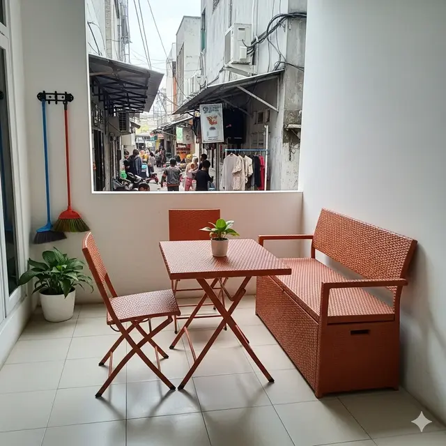 Teras Rumah Minimalis di Gang Sempit