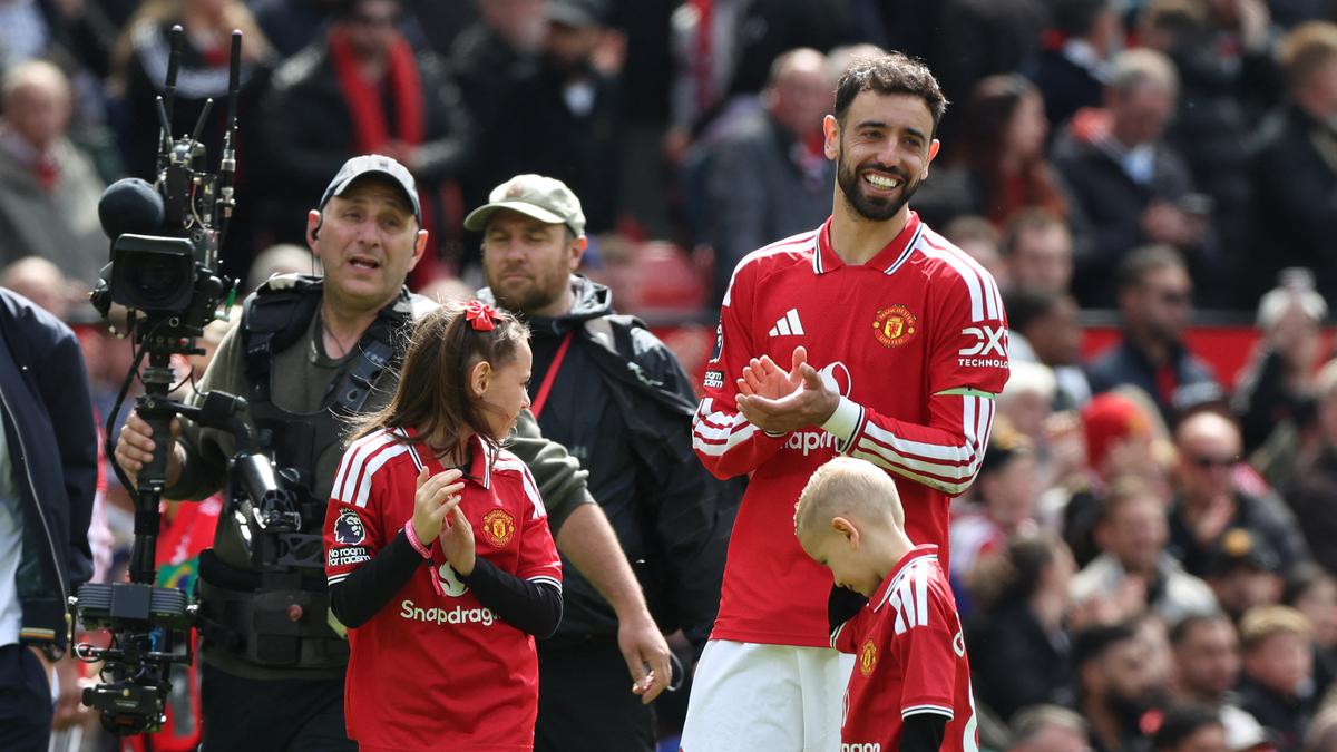 Bruno Fernandes Ukir Rekor Baru Kala MU Bekuk Nottingham Forest, Michael Carrick Angkat Topi