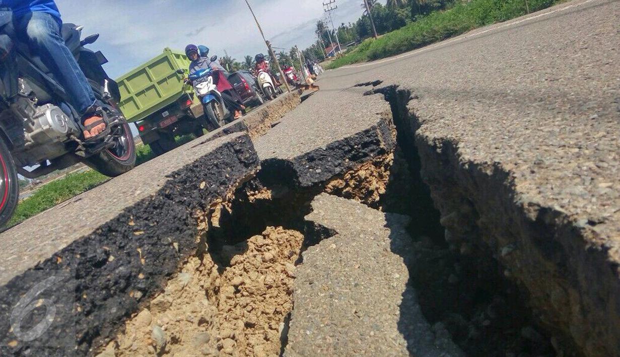Ini Penampakan Jalan Retak dan Terbelah Akibat Gempa Aceh ...