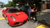 Ngeprank yang Menyenangkan, Pesanan Pizza Diantar Pakai Ferrari