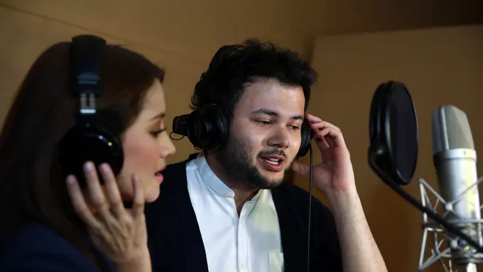 [Bintang] Ridho Rhoma dan Fazura