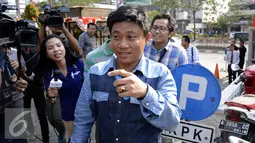 Ketua DPRD Kabupaten Musi Banyuasin (Muba), Riamon Iskandar usai menjalani pemeriksaan KPK, Jakarta, Rabu (26/8/2015). Riamon diperiksa KPK sebagai saksi terkait dugaan suap pembahasan RAPBD 2015 dan LKPJ 2014. (Liputan6.com/Yoppy Renato)