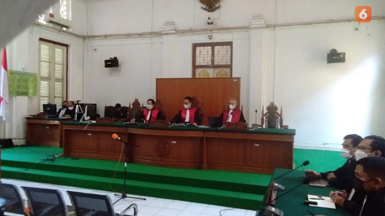 Majelis Hakim Pengadilan Tipikor Makassar menjatuhkan hukuman 2 tahun penjara kepada penyuap Gubernur Sulsel non-aktif Nurdin Abdullah (Liputan6.com/ Eka Hakim)
