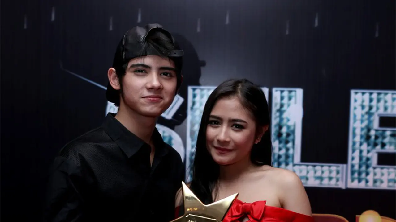 [Bintang] Prilly Latuconsina dan Aliando Syarief