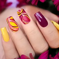 Tips Memakai Kuku Akrilik Bagi Pemula / copyright shutterstock