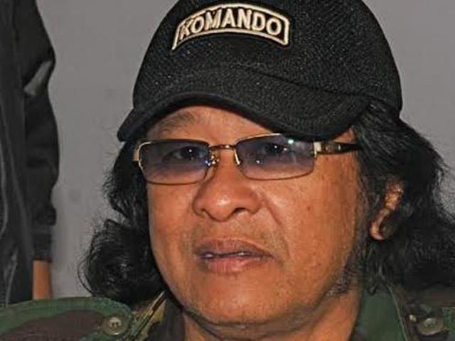 pix Deddy Dores Tanpa Kacamata 4 gaya 90 an khas deddy dores ini tak