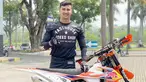 Ali Syakieb cukup aktif melakukan hobi bermotornya. Melalui akun Instagram pribadinya, adik dari Nabila Syakieb ini juga sering kali mengunggah foto ataupun video saat bermain motor trail. (Liputan6.com/IG/@alisyakieb)