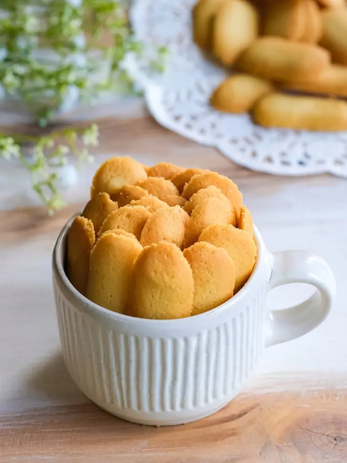 kue kering lidah kucing