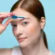 Merawat alis secara rutin dapat membantu menjaga kesehatan rambut alis sekaligus mendukung pertumbuhannya secara optimal. (Foto/dok: Pexels/Ron Lach)
