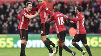 Striker Manchester United, Zlatan Ibrahimovic (nomor 9) usai mencetak gol kedua MU ke gawang Swansea, Minggu (6/11/2016) (Reuters / Rebecca Naden)