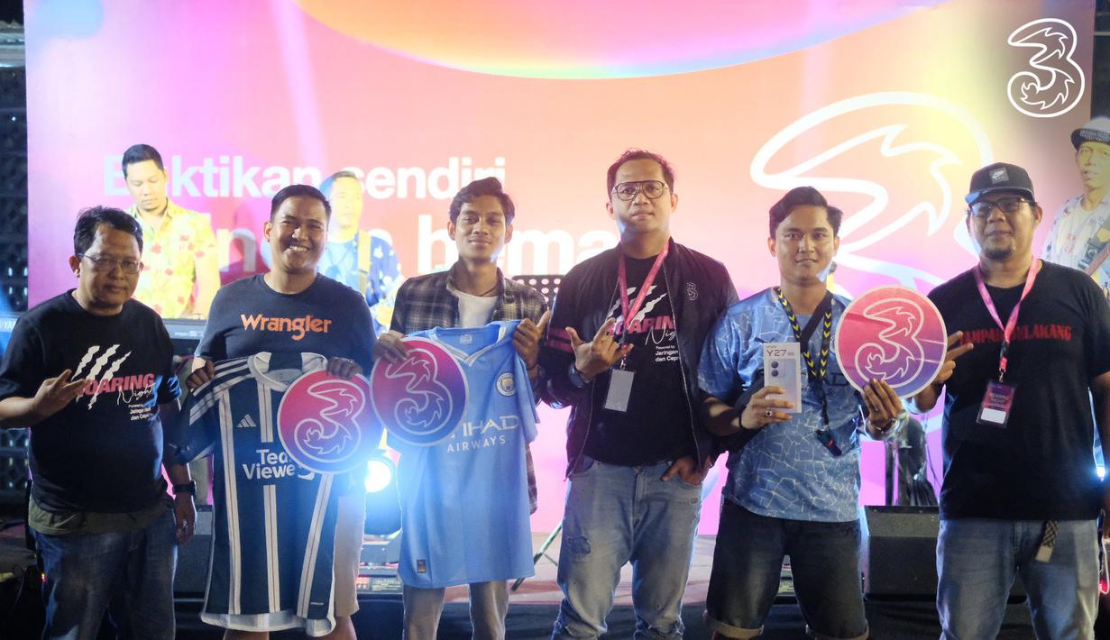 <p>United Indonesia dan MCSCI Chapter Jambi memeriahkan acara Roaring Night yang digelar perusahaan penyedia layanan telekomunikasi seluler terkemuka di Indonesia, Tri, di Kopi Katje, Jambi, Minggu (29/10/2023) malam WIB. (Istimewa)</p>