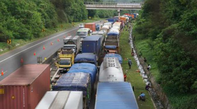 Balada Tarik Ulur Kenaikan Tarif  Tol  Cipularang dan  