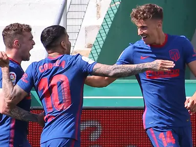 Marcos Llorente (kanan) menjadi pahlawan Atletico Madrid dengan mencetak satu-satunya gol di laga ini. (Foto: AFP/Jose Jordan)