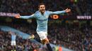 Gelandang Manchester City, Bernardo Silva, merayakan gol yang dicetaknya ke gawang Bournemouth pada laga Premier League di Stadion Etihad, Manchester, Sabtu (1/12). City menang 3-1 atas Bournemouth. (AFP/Oli Scarff)