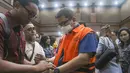 Terdakwa kasus dugaan korupsi jual beli gas antara PT PGN dengan PT IAE, Hendi Prio Santoso usai menjalani sidang pembacaan putusan di Pengadilan Tipikor, Jakarta, Kamis (20/8/2026). (KLY/ Arie Basuki)