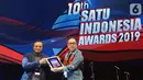 Presdir Astra Prijono Sugiarto bersama Co-Founder & CEO Inspigo Setyo Guritno seusai meluncurkan Podcast SATU Indonesia Awards di Jakarta, Jumat (4/10/2019). Malam penghargaan yang digelar pada IdeaFest 2019 mengangkat tema Age of Pride dan semangat #KebanggaanIndonesia. (Liputan.com/HO/Eko)