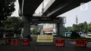 Suasana pembangunan halte Centrale Stichting Wederopbouw (CSW) di kawasan Kebayoran Baru, Jakarta, Selasa (8/6/2021). Halte ini dijadwalkan akan diresmikan pada 22 Juni 2021. (Liputan6.com/Johan Tallo)