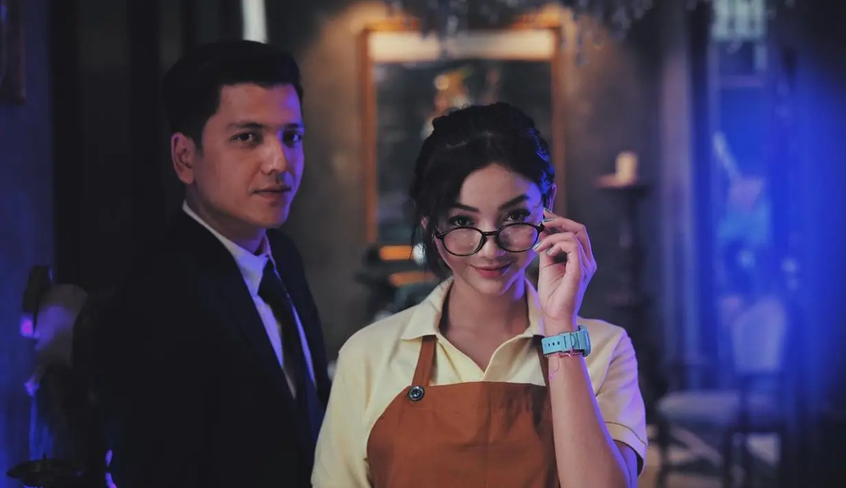 Kini, di akun Instagram masing-masing, baik Rendi maupun Glenca kerap mengunggah foto dan caption mesra. (Instagram/rendijhonpratama)