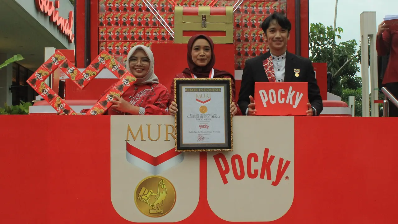 Replika Tugu Biskuit Pocky Pecahkan Rekor MURI 