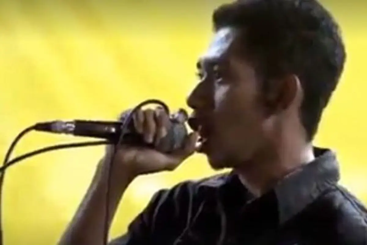 [Bintang] Nyanyi di Pernikahan Mantan, Cowok Ini Bikin Tamu Undangan Nangis