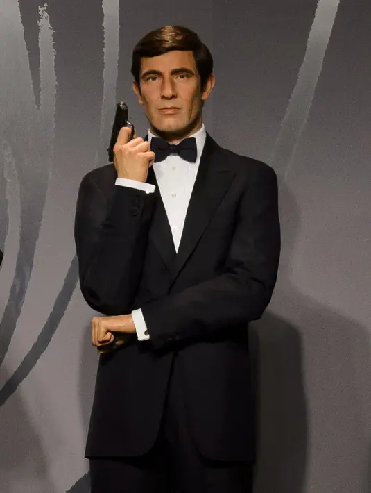 George Robert Lazenby, aktor dan mantan model asal Australia ini pernah berperan sebagai James Bond dalam film ‘On Her Majesty's Secret Service’ tahun 1969. Kini usia Lazenby telah memasuki 76 tahun. (Bintang/EPA)