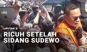 Kericuhan terjadi usai Bupati Pati nonaktif, Sudewo menjalani sidang putusan sela. Ada ribuan massa yang mengadang mobil yang hendak membawa Sudewo dari pengadilan ke tahanan.