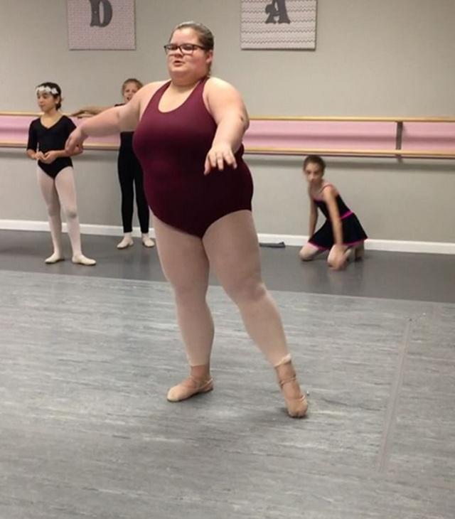 Lizzy adalah pemain balerina dengan tubuh gemuk | Photo: Copyright instagram.com/lizzy.dances