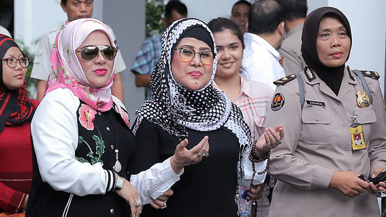 [Bintang] Elvy Sukaesih