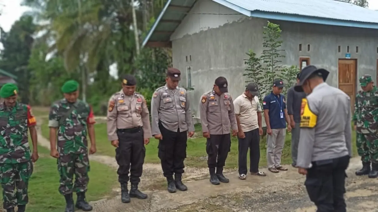 TNI-Polri di Rokan Hulu sebelum melakukan patroli bersama mewujudkan Pilkada damai.