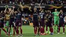 Para pemain Arsenal melakukan selebrasi usai lolos ke final Liga Europa setelah mengalahkan Valencia di Stadion Mestalla, Valencia, Kamis (9/5). Arsenal unggul agregat 7-3 atas Valencia. (AFP/Javier Soriano)