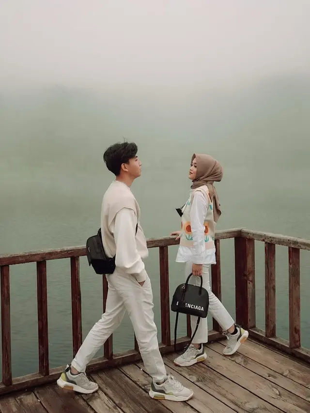7 Potret Putri Delina dan Jeffry Reksa Pakai Baju Couple, Kompak Banget