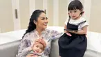 Melalui akun Instagram, baru-baru ini Krisdayanti mengunggah momen bersama kedua cucunya. Kebersamaan KD dengan Ameena dan Azura ini pun langsung curi perhatian netizen. (Liputan6.com/IG/@krisdayantilemos)